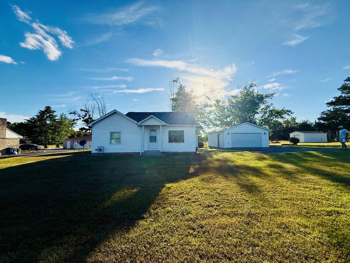 17695 Route 37 Hwy., Johnston City, IL 62951