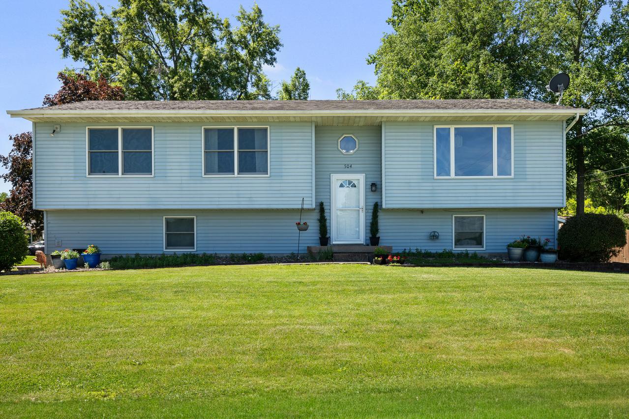 504 4th Ave., Andalusia, IL 61232
