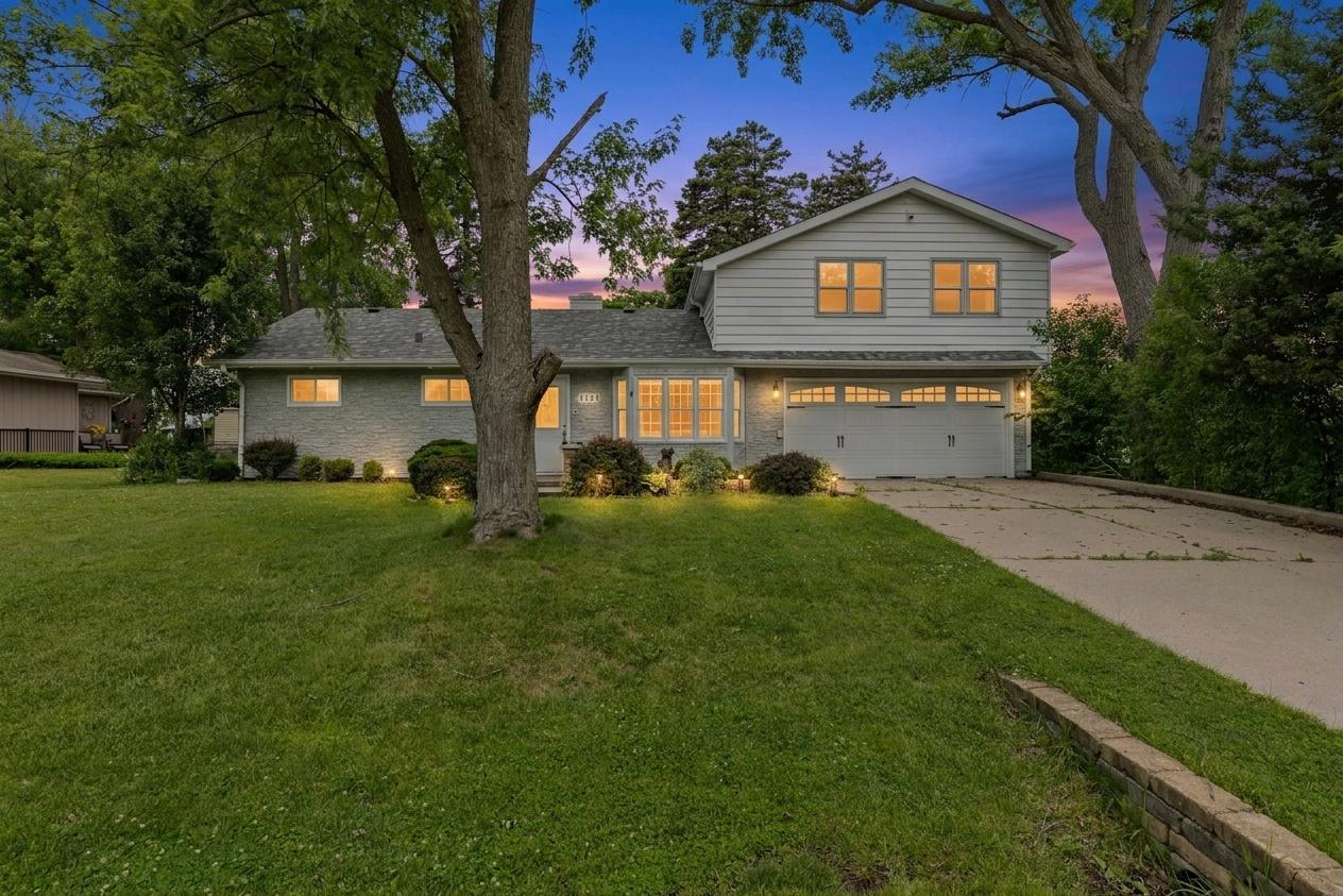 5524 S Bruner St., Hinsdale, IL 60521