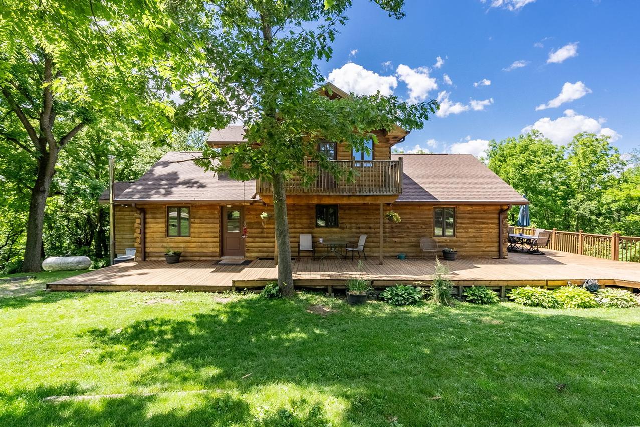 17 Deer Run Rd., Orion, IL 61273