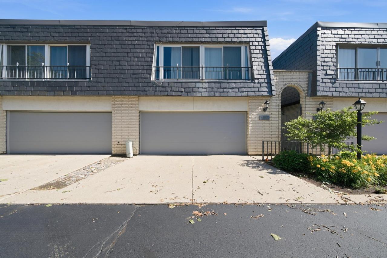 4042 Trafalgar Ln., Oak Lawn, IL 60453