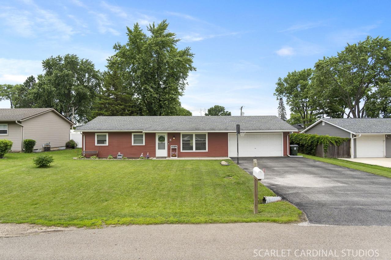 8 Dolphin Ct., Oswego, IL 60543