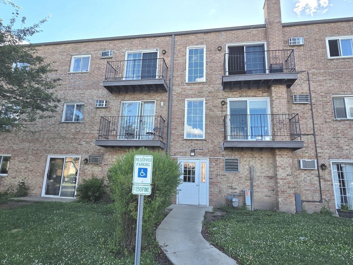 151 Elk Tr. #348, Carol Stream, IL 60188