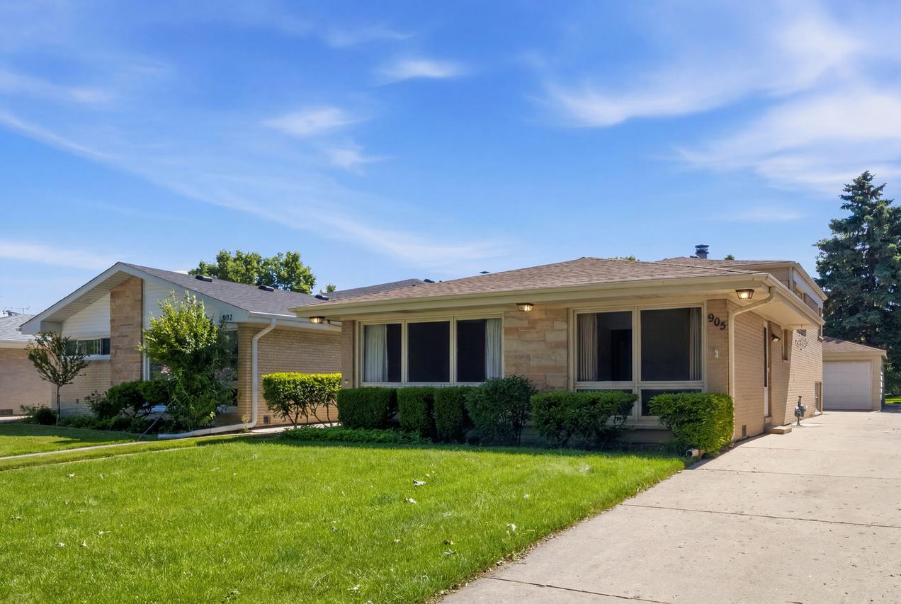 905 Long Rd., Glenview, IL 60025