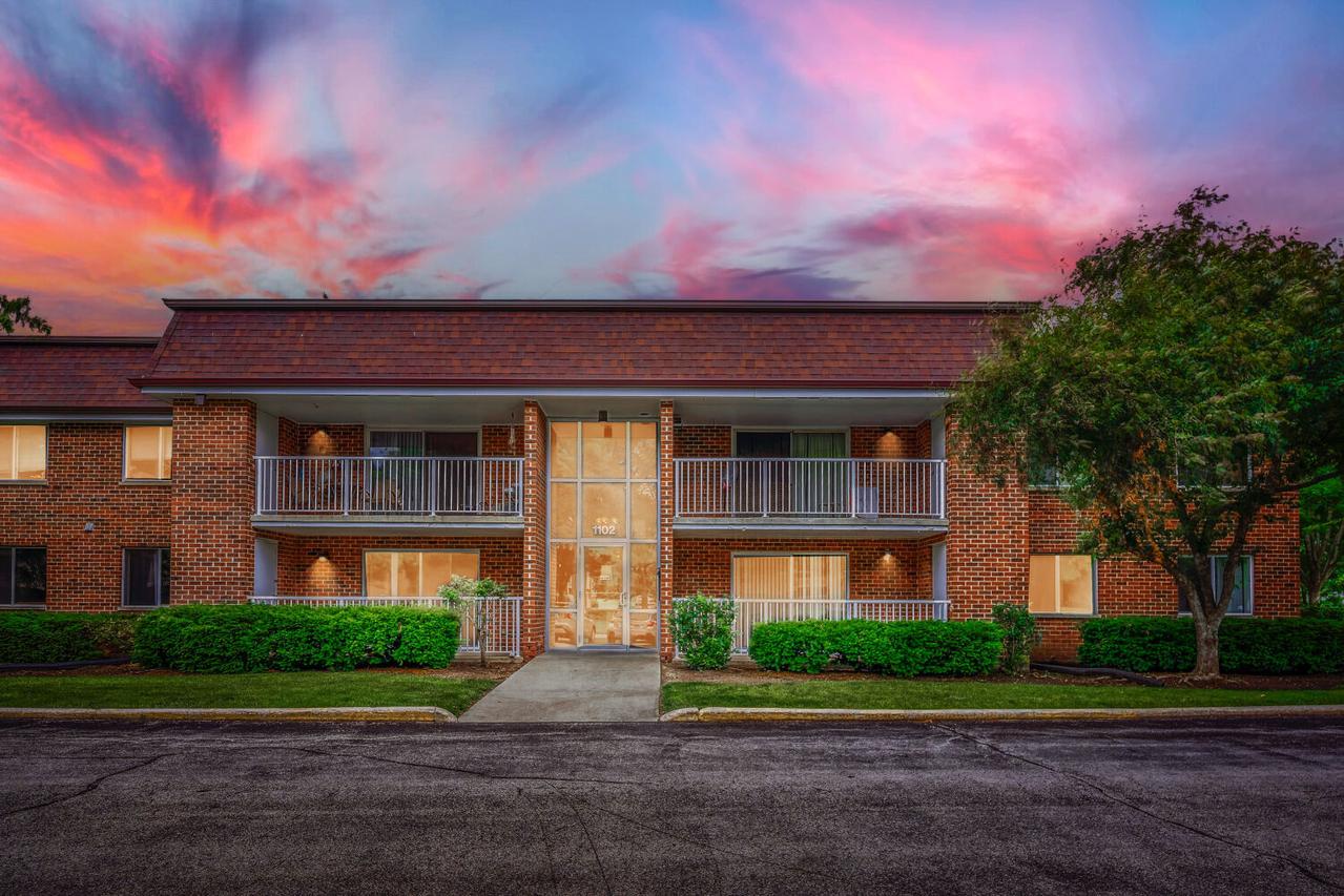 1102 Westover Ln. #1A, Schaumburg, IL 60193