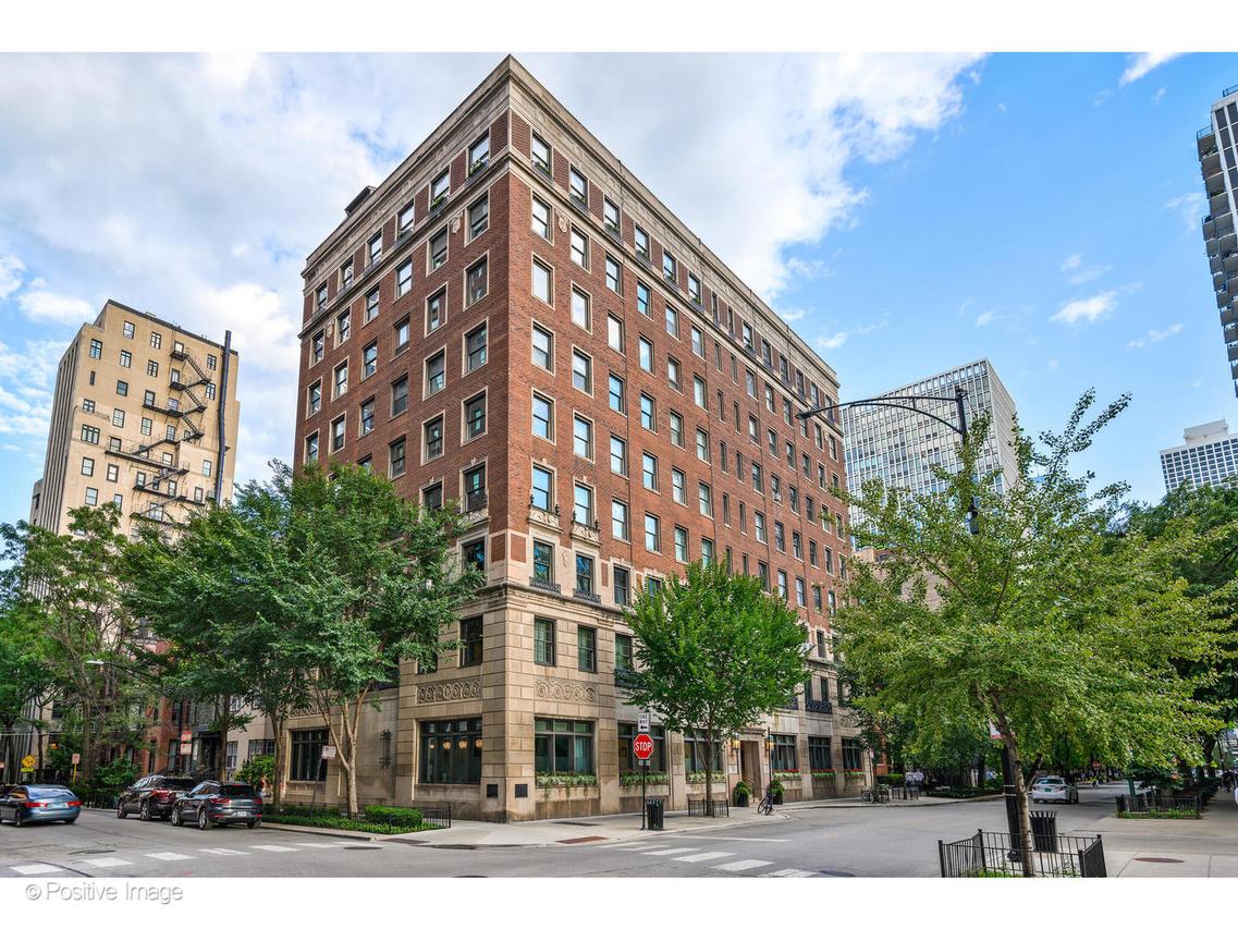 1255 N State Pkwy. #7B, Chicago, IL 60610