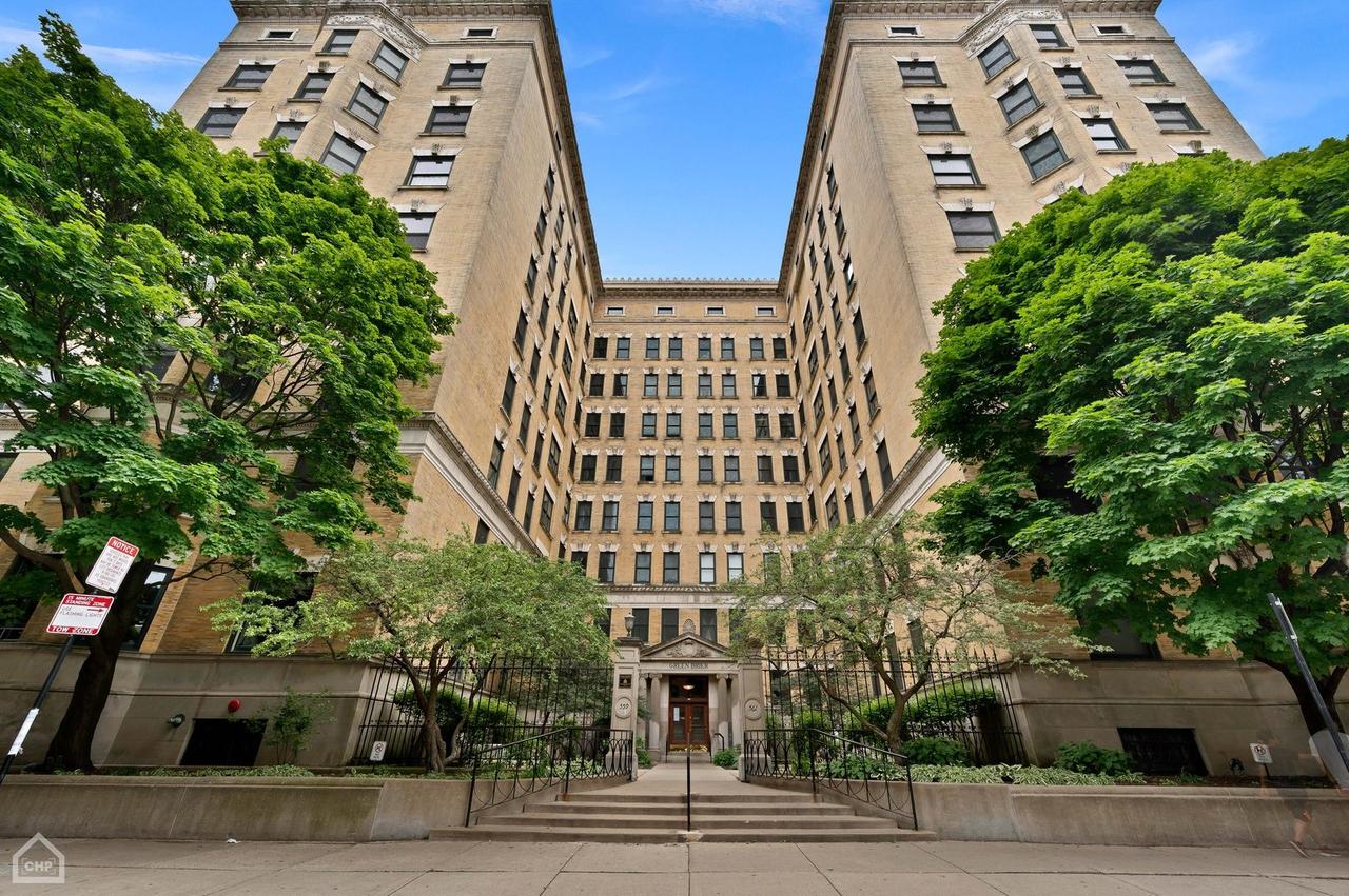 559 W Surf St. #306, Chicago, IL 60657