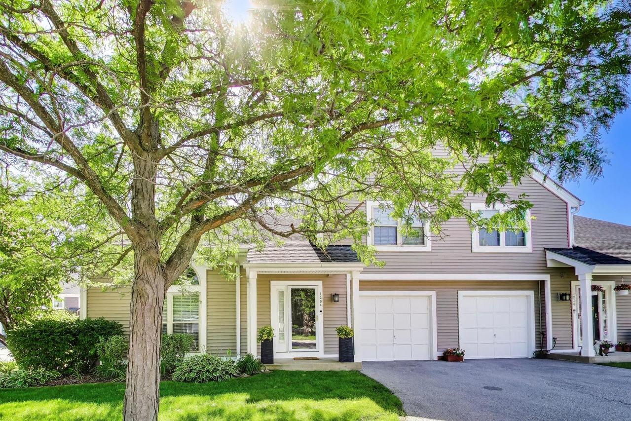 1204 N Knollwood Dr., Palatine, IL 60067