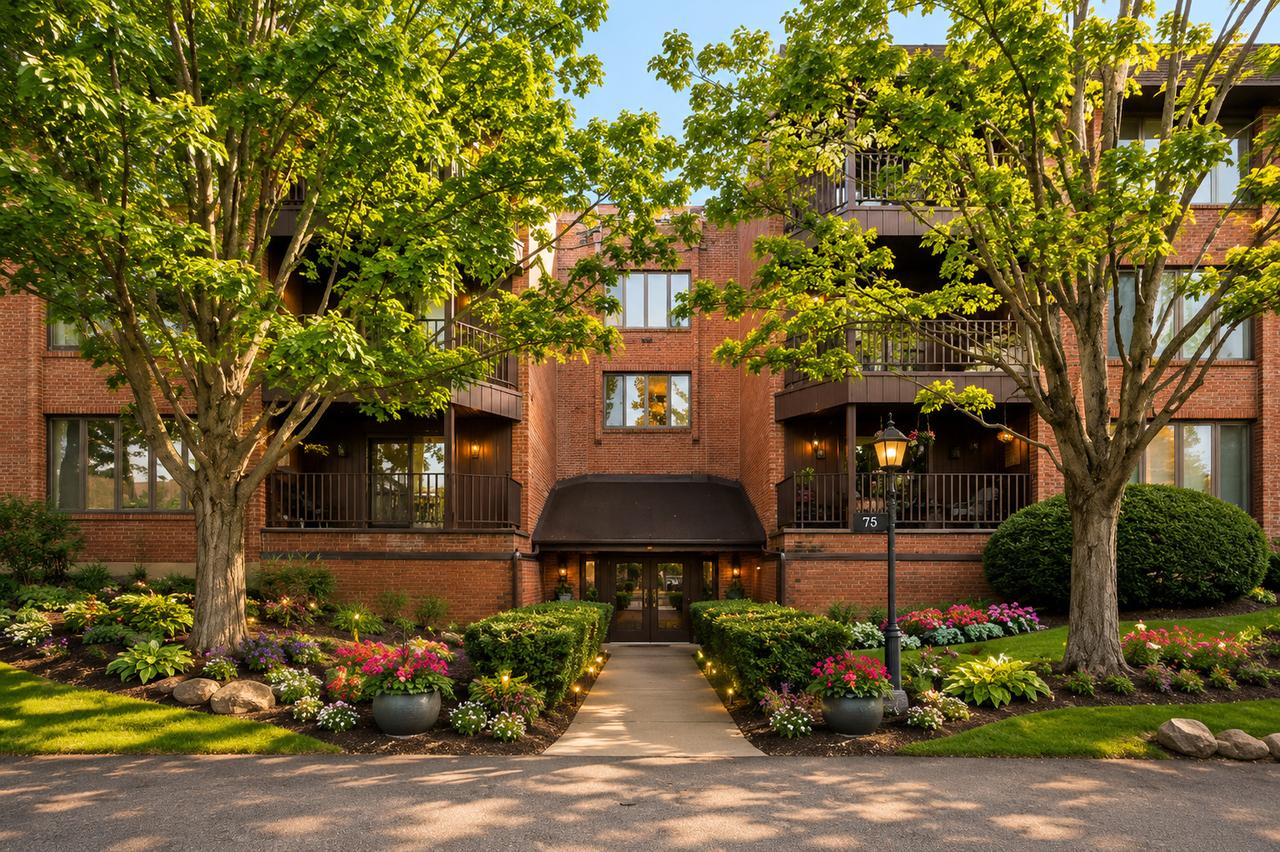 75 Boardwalk Pl. #103, Park Ridge, IL 60068