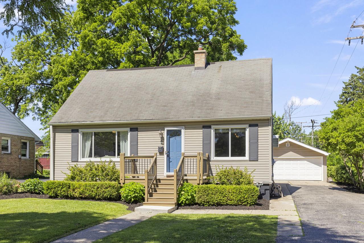 28 N Yale Ave., Villa Park, IL 60181