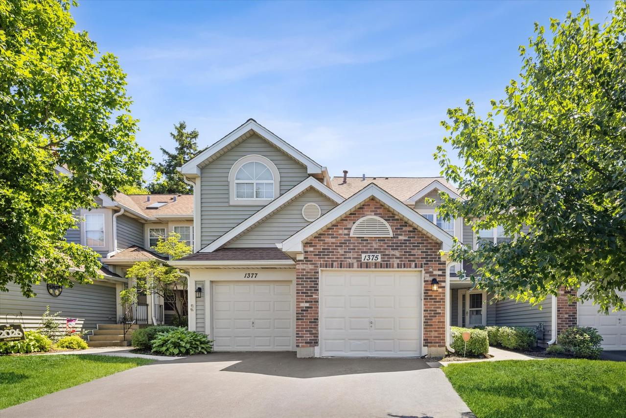 1375 Ridgefield Cir., Carol Stream, IL 60188