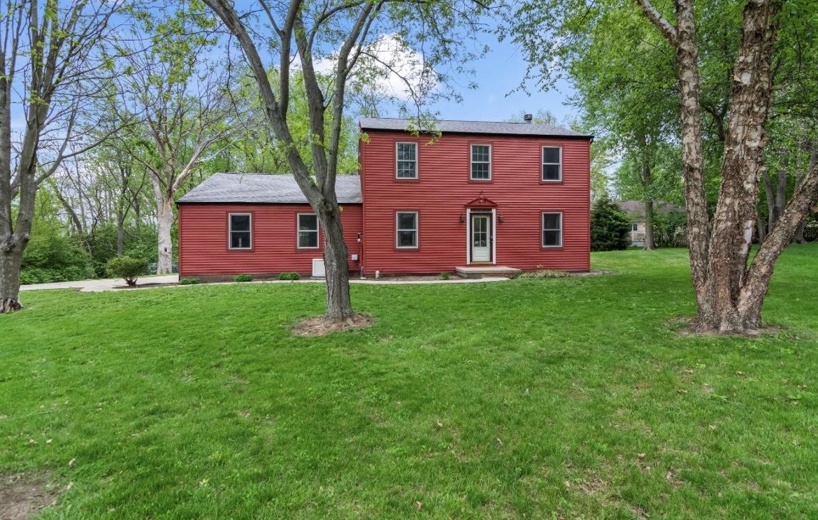 38 Wedgewood Ln., Girard, IL 62640