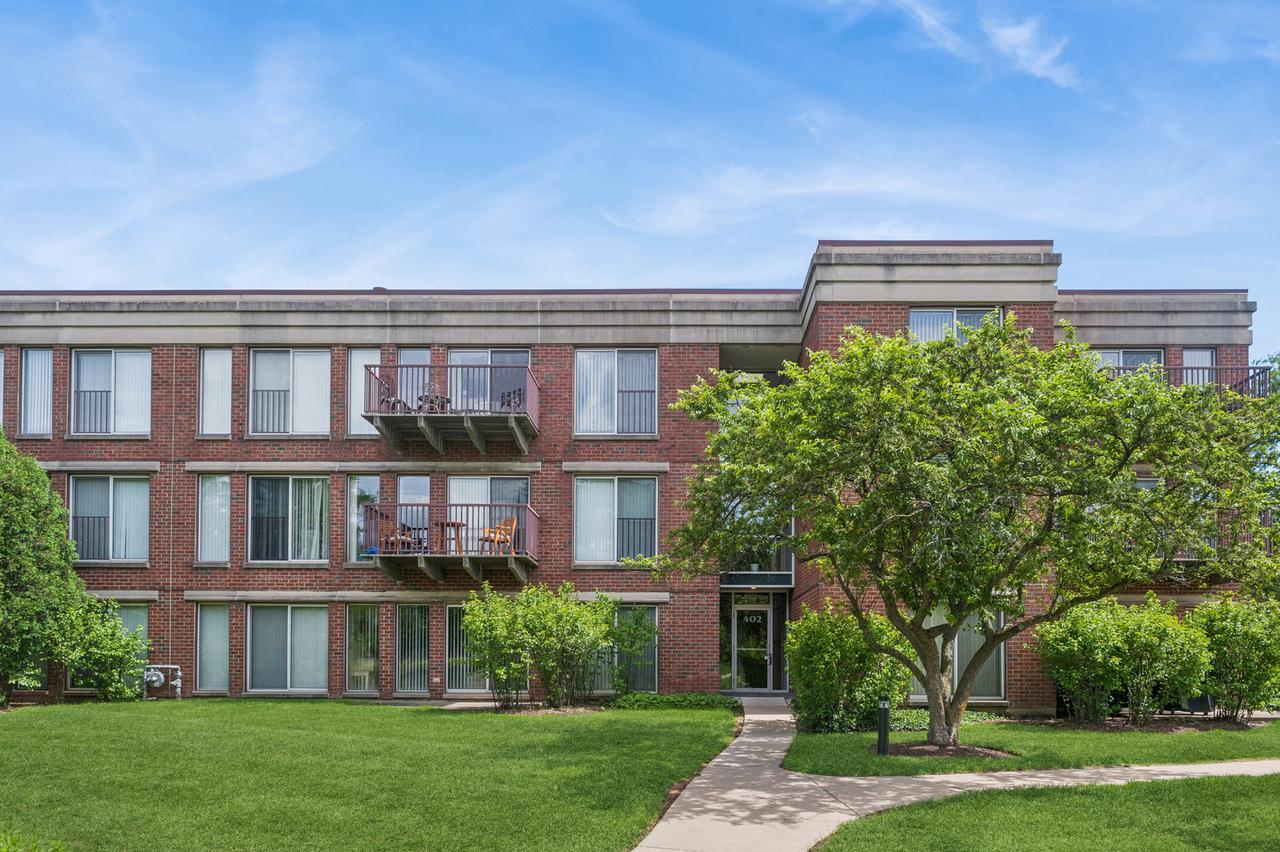 402 Kelburn Rd. #323, Deerfield, IL 60015