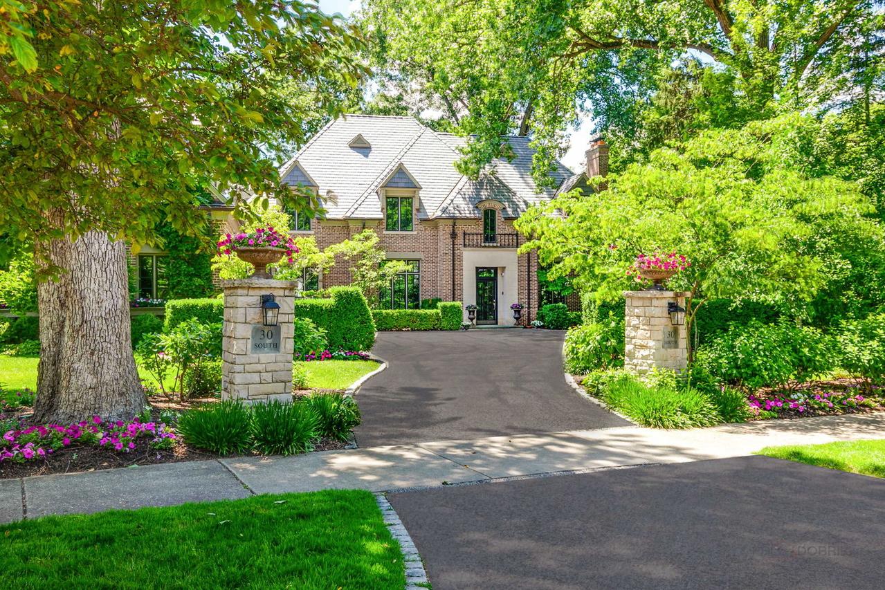 30 S Sheridan Rd., Lake Forest, IL 60045