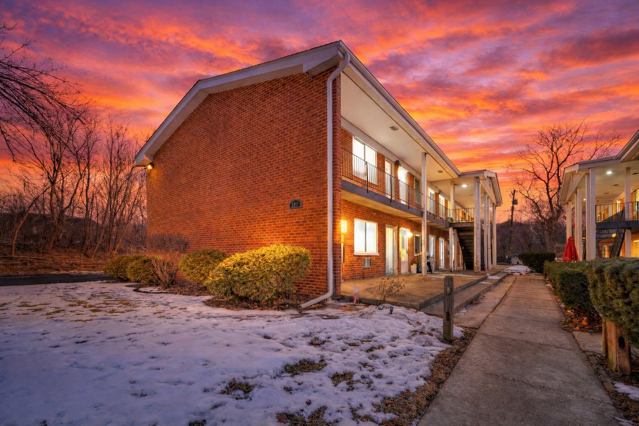 327 N Princeton Ave. #9, Villa Park, IL 60181