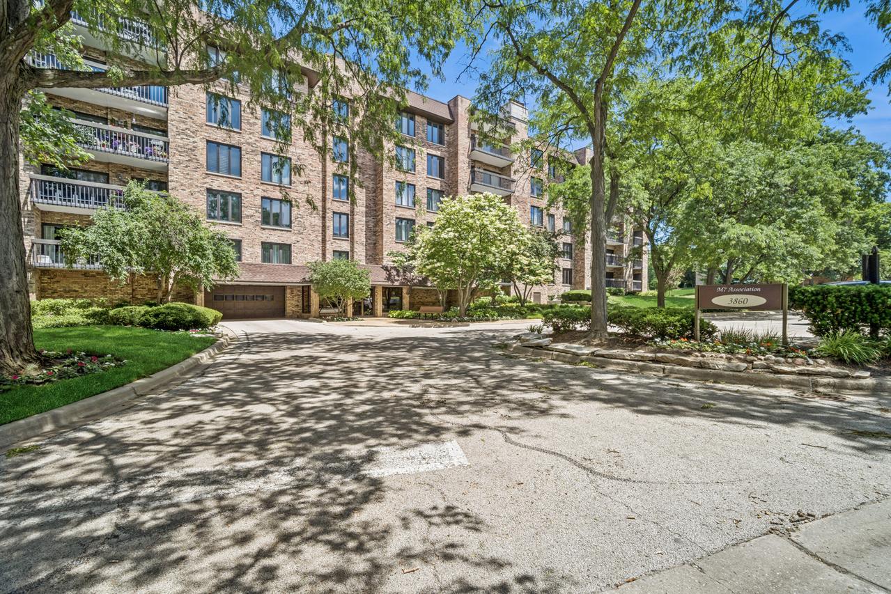 3860 Mission Hills Rd. #217, Northbrook, IL 60062