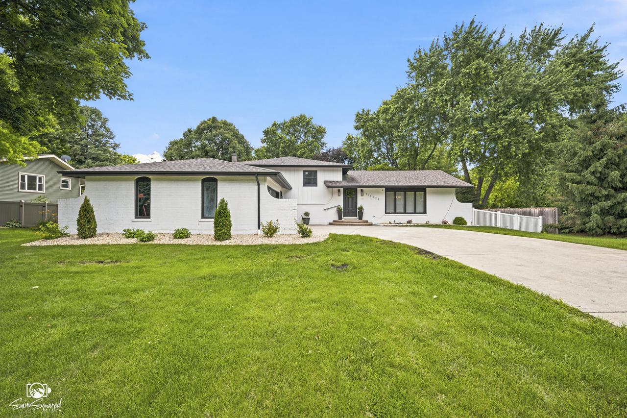 11S528 Book Rd., Naperville, IL 60564