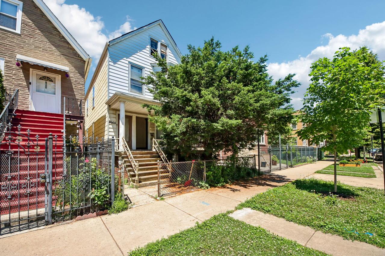 2934 N Gresham Ave., Chicago, IL 60618