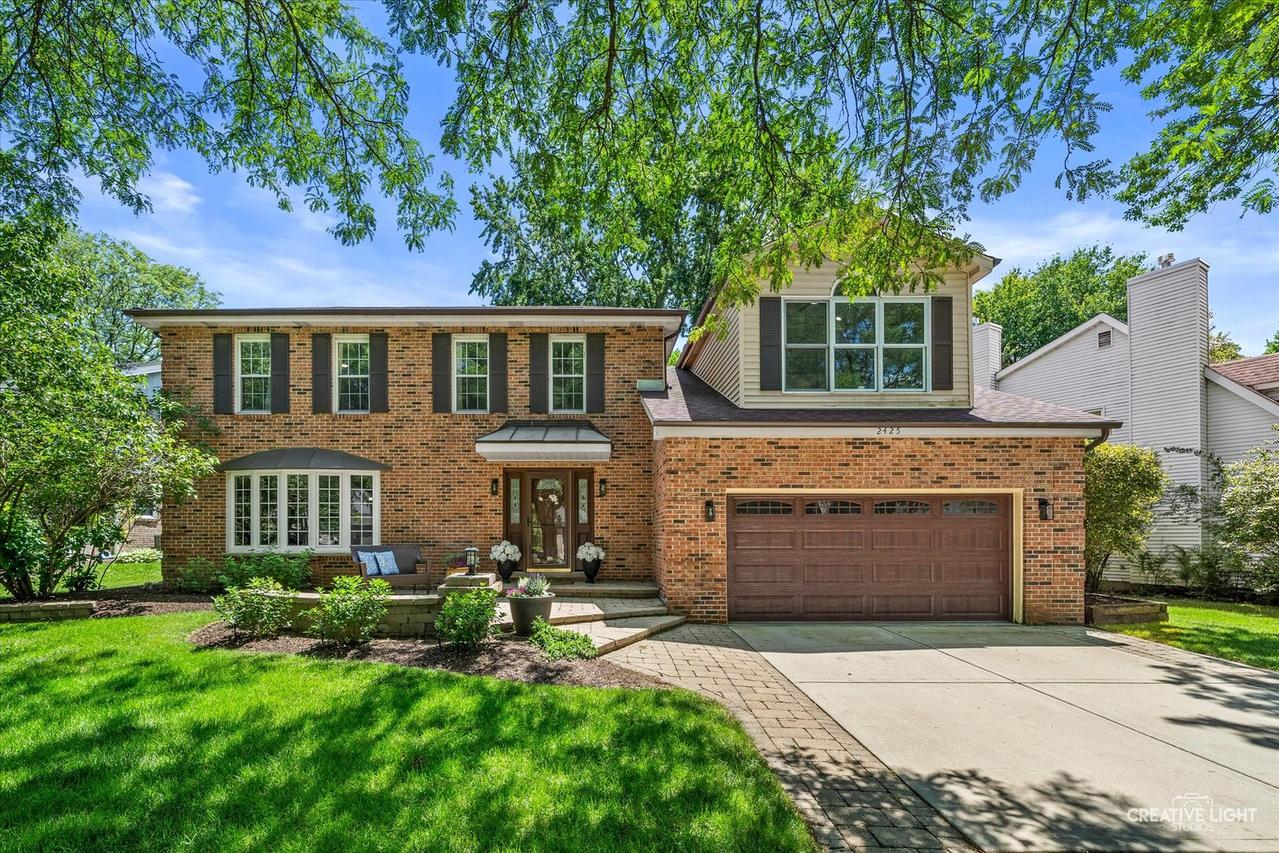 2425 Tanglewood Dr., Lisle, IL 60532