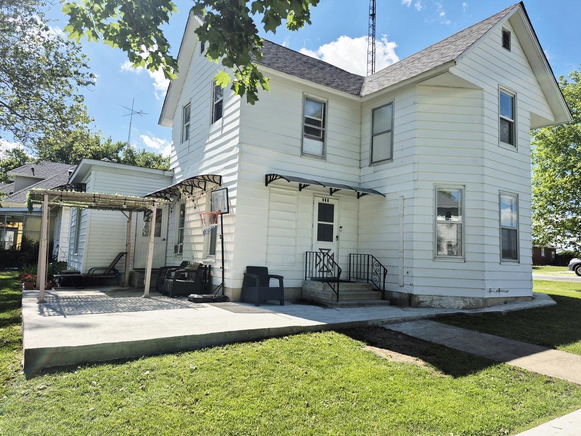 222 N Maple St., Cullom, IL 60929