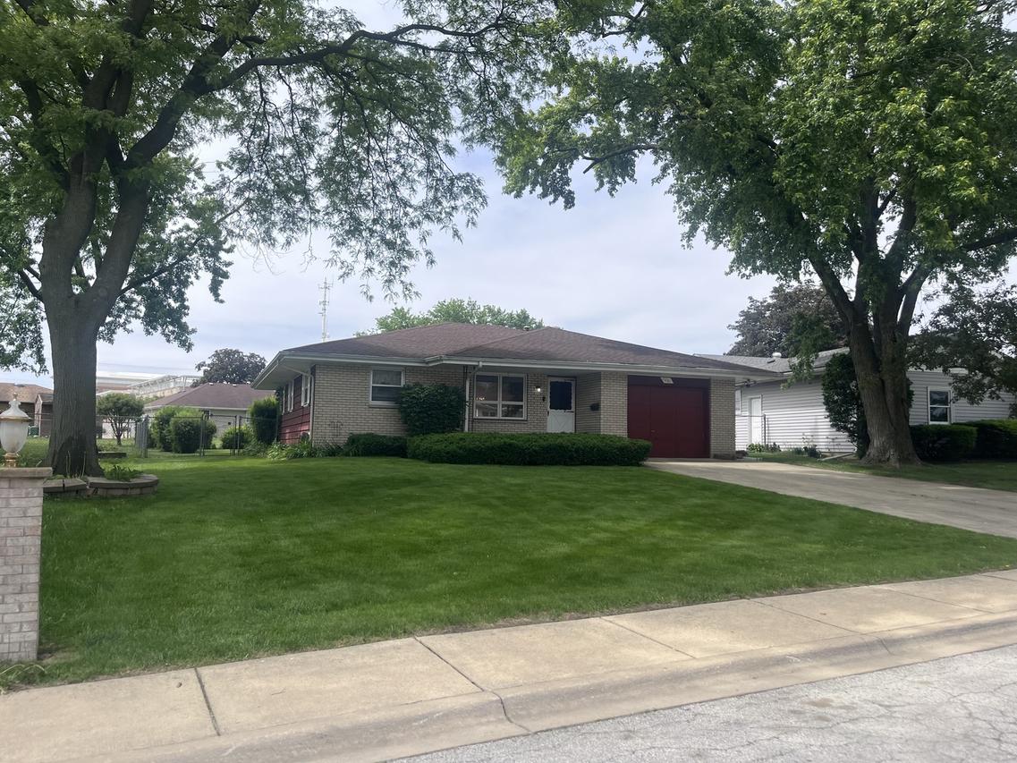 1221 Comet Dr., Aurora, IL 60505