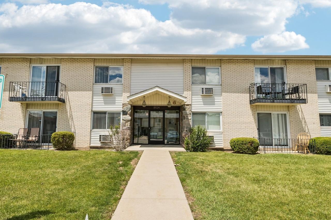8924 Kenneth Dr. #101A, Des Plaines, IL 60016