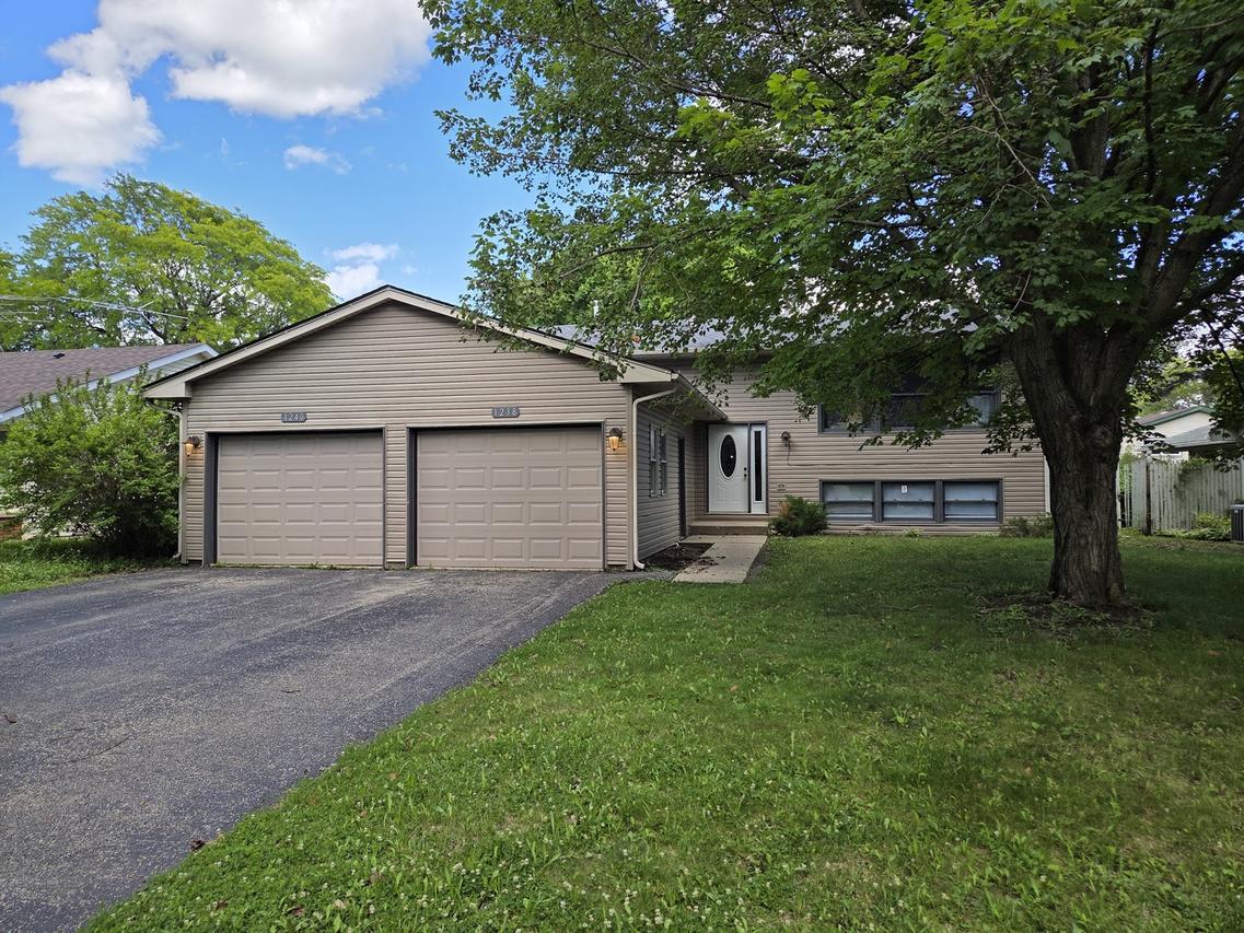 1238-1240 Thomas Dr., Woodstock, IL 60098