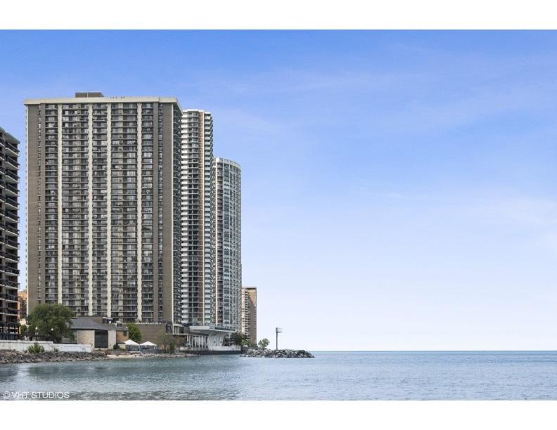 6007 N Sheridan Rd. #23G, Chicago, IL 60660