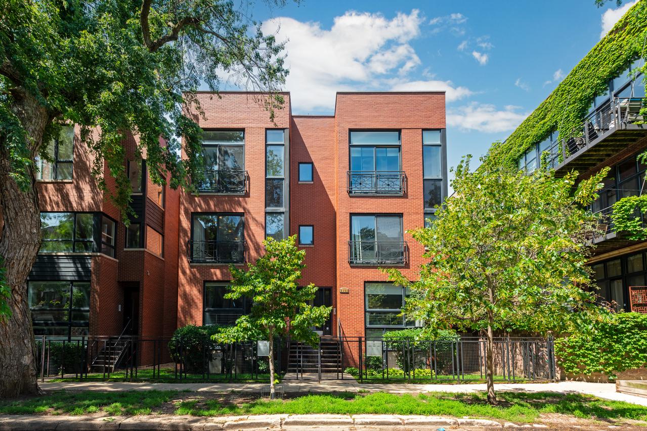 2310 W Wabansia Ave. #2W, Chicago, IL 60647