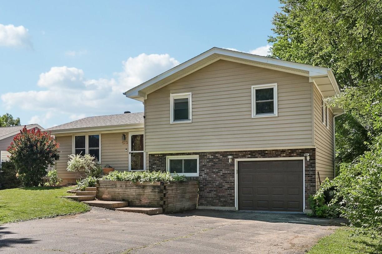 523 Maplewood Dr., Antioch, IL 60002