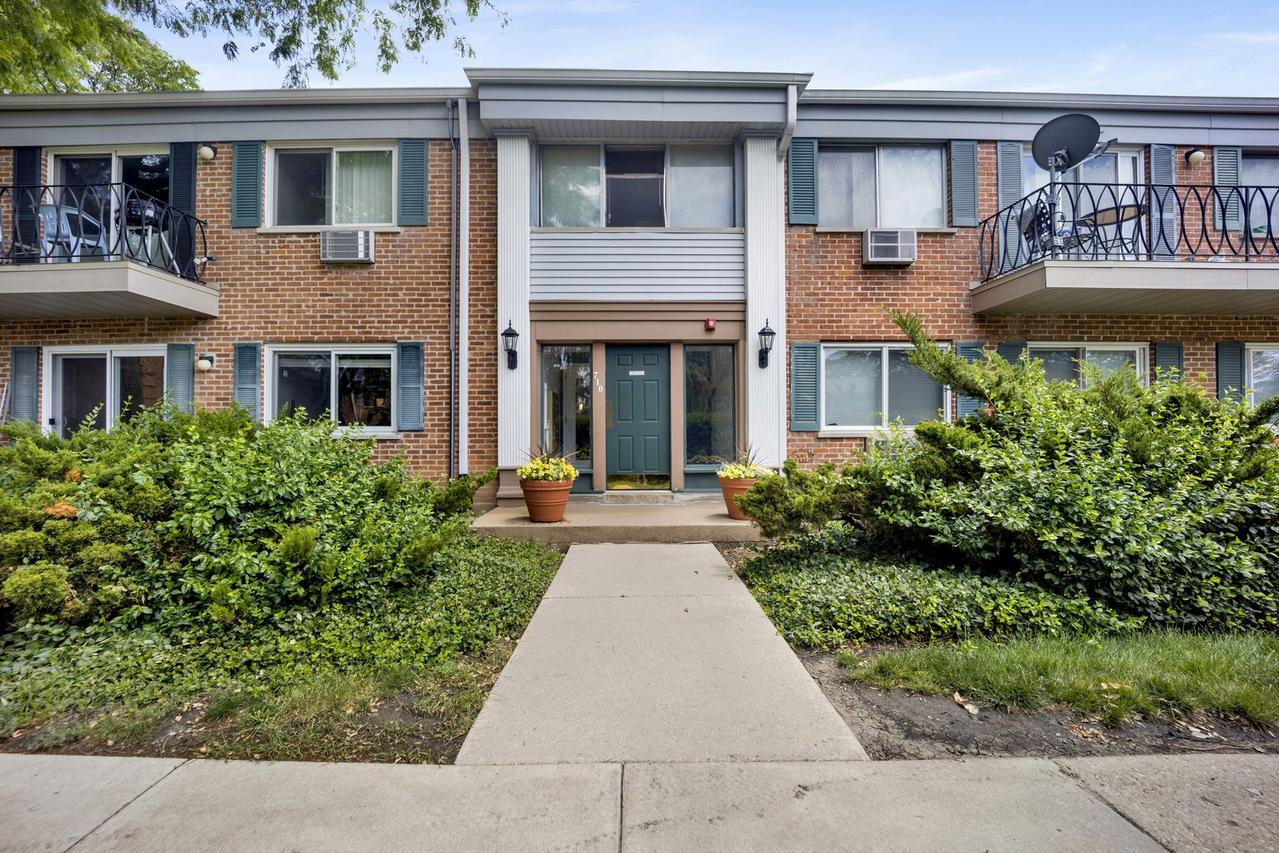 710 E Algonquin Rd. #J108, Arlington Heights, IL 60005