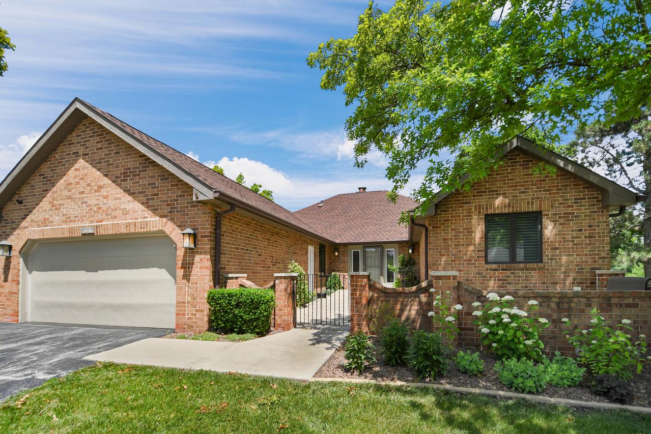7826 W Golf Dr., Palos Heights, IL 60463