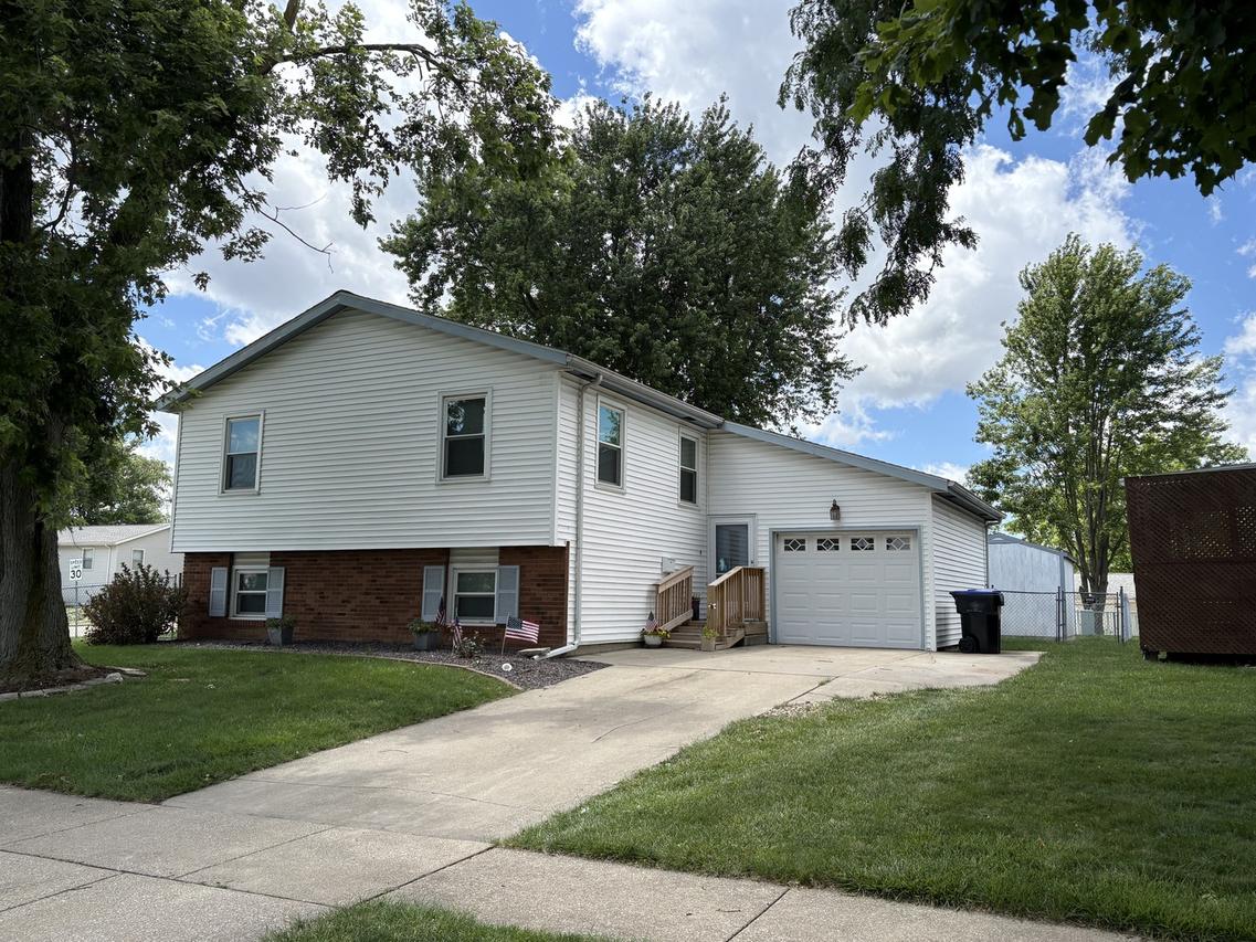 1402 N Hershey Rd., Bloomington, IL 61704