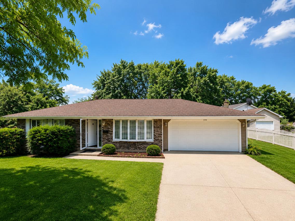 935 S Cedarcrest Dr., Schaumburg, IL 60193