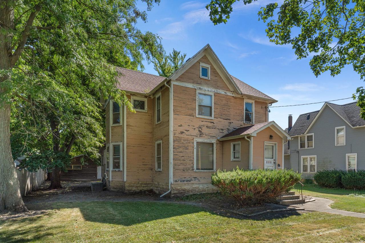 424 S 7th St., Dekalb, IL 60115