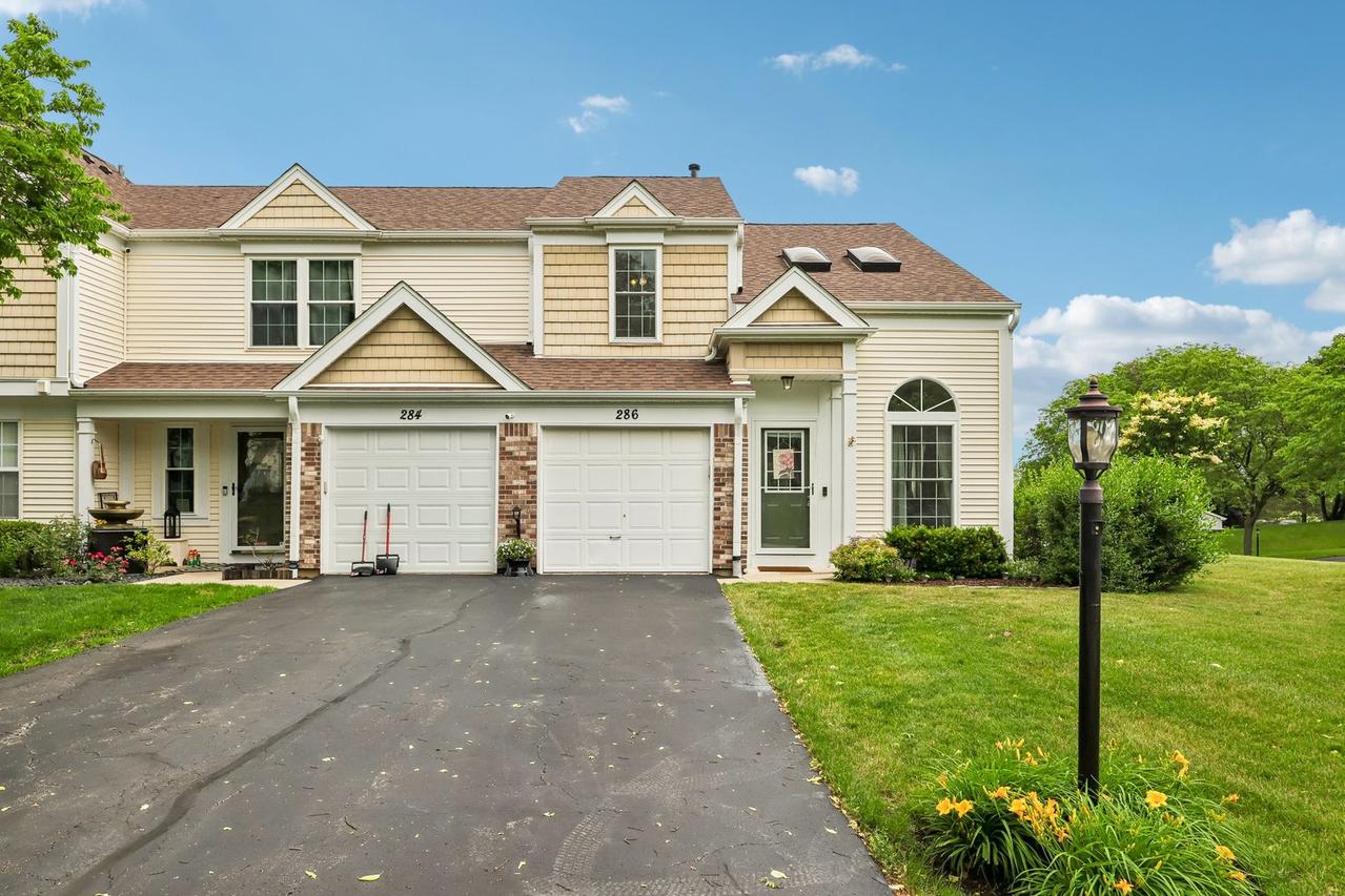 286 Chrisman Dr., Streamwood, IL 60107