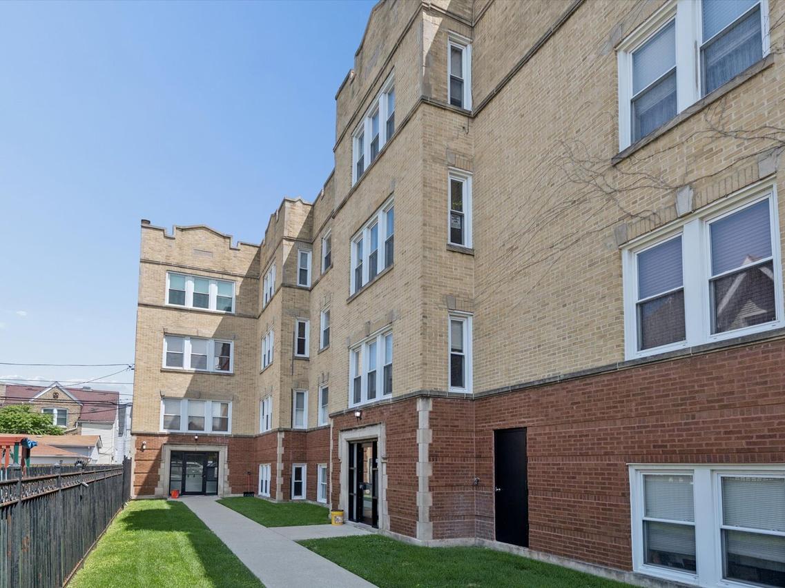 3042 W Diversey Ave. #G, Chicago, IL 60647