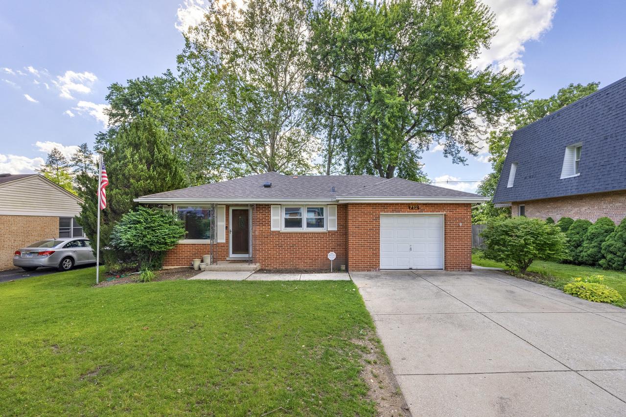712 Spring St., Roselle, IL 60172