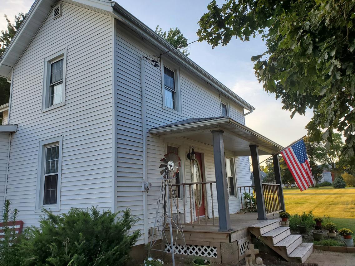 3060 N Leaf River Rd., Mount Morris, IL 61054