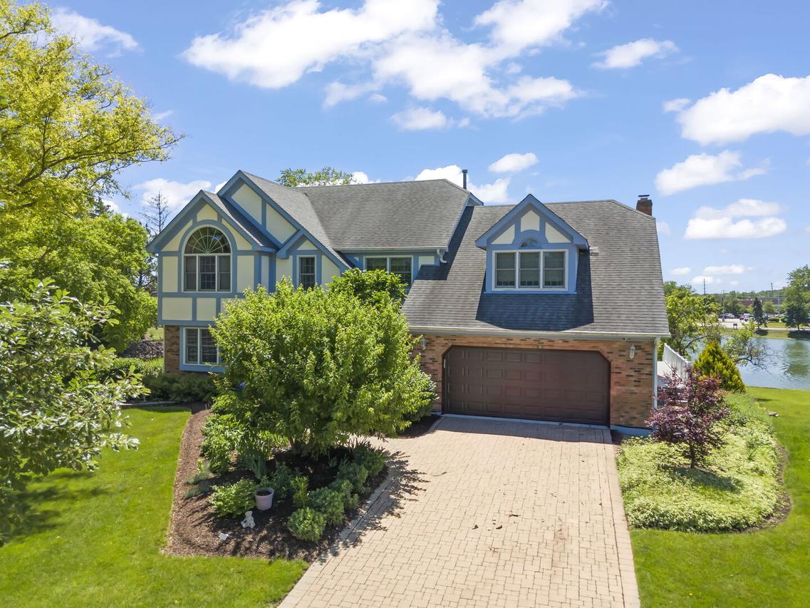 1841 Helen Ct., Wheaton, IL 60189
