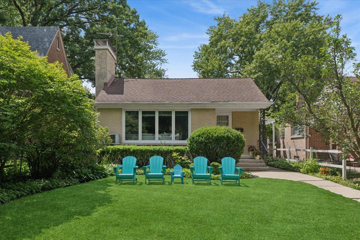 2422 Ridgeway Ave., Evanston, IL 60201