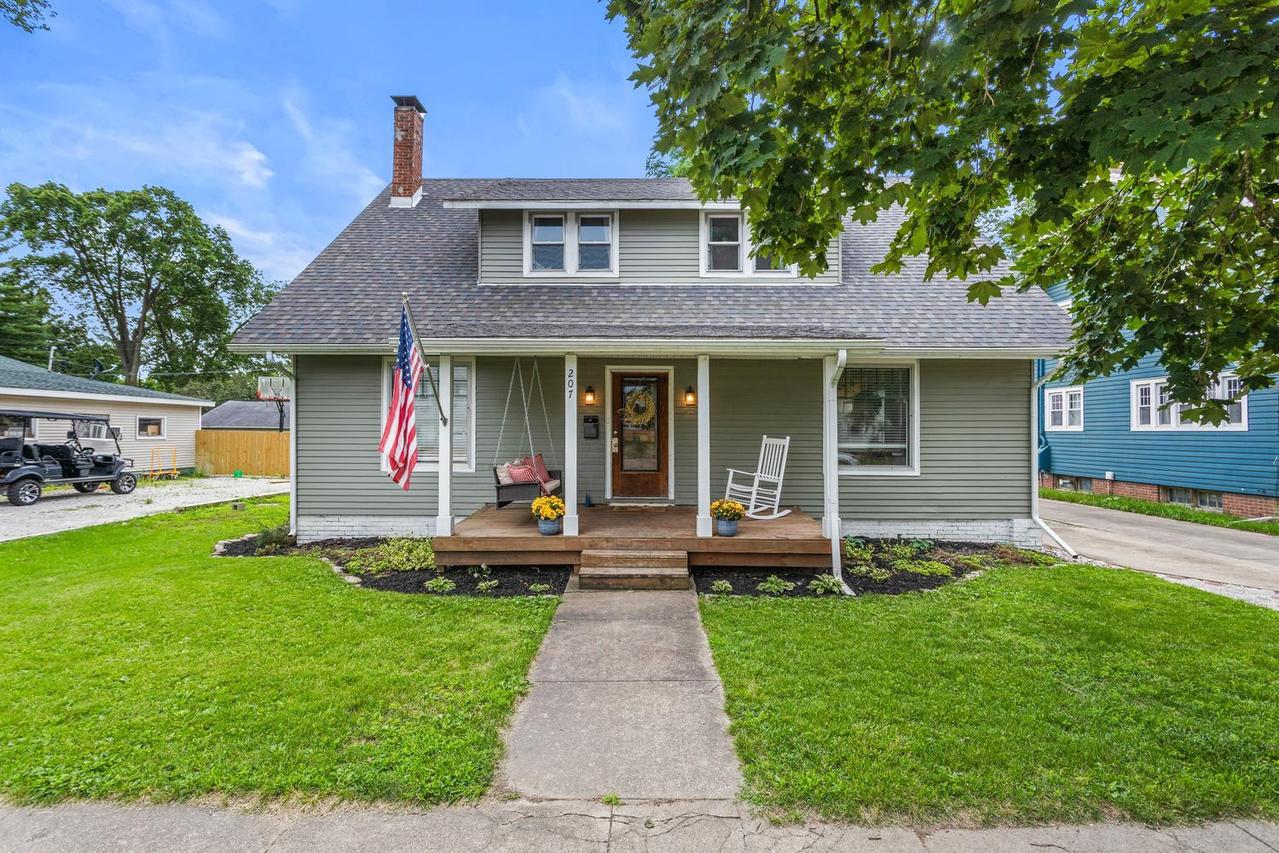 207 E Main St., Monticello, IL 61856