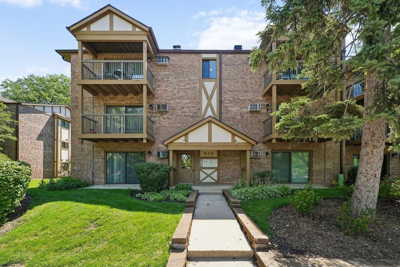 835 S Dwyer Ave. #A, Arlington Heights, IL 60005