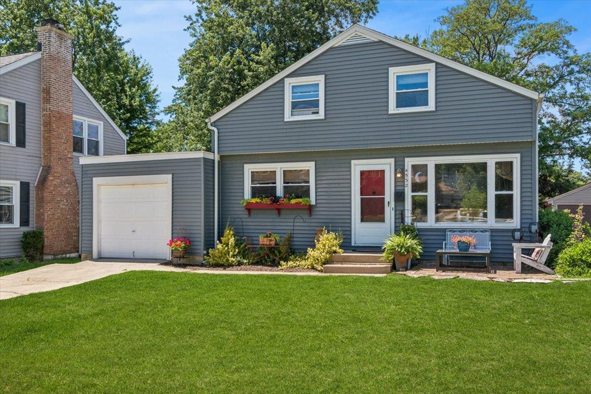 4532 Sherwood Ave., Downers Grove, IL 60515