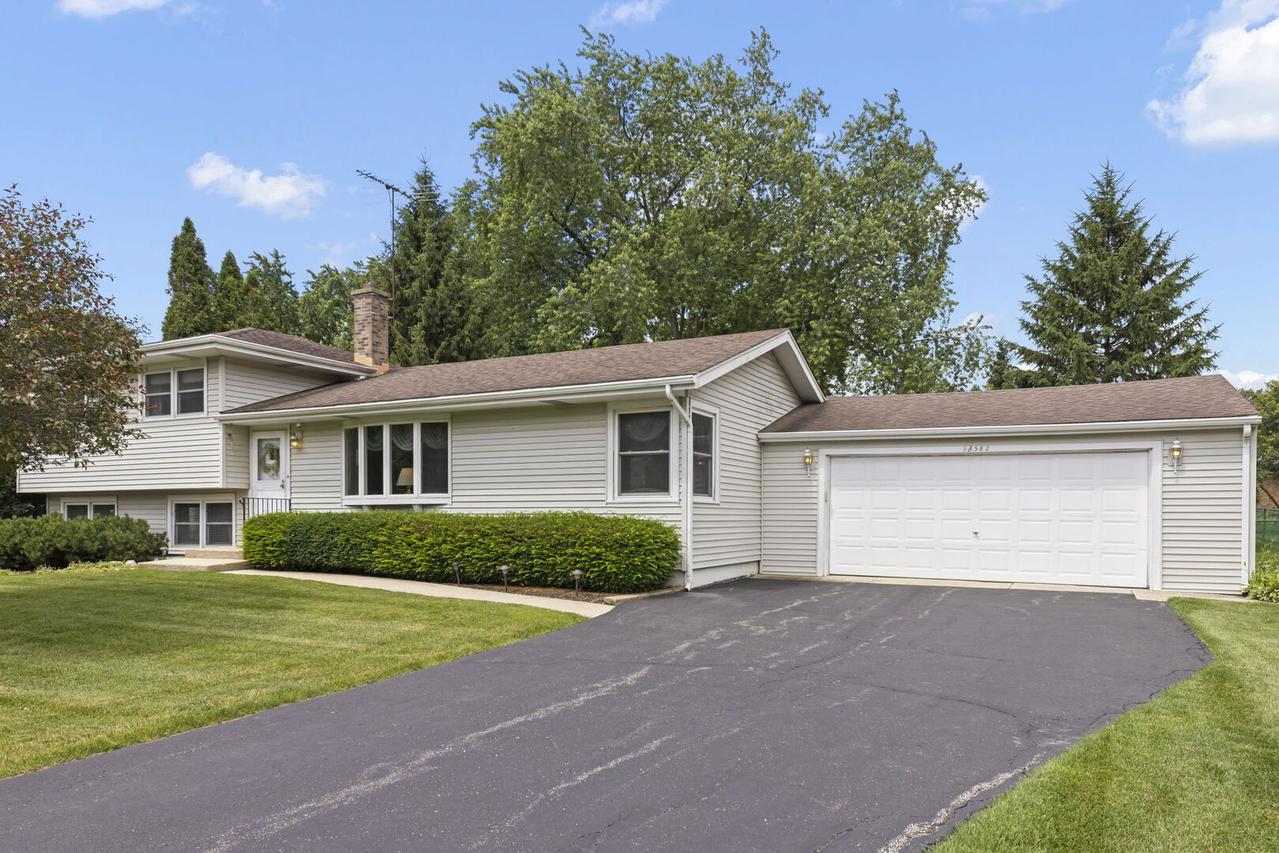 3S582 Behrs Circle Dr., Warrenville, IL 60555