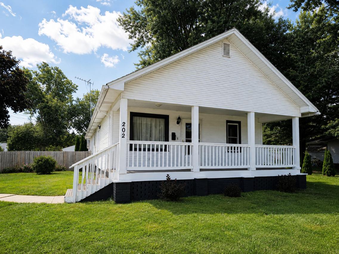 202 Gladiolus St., Momence, IL 60954