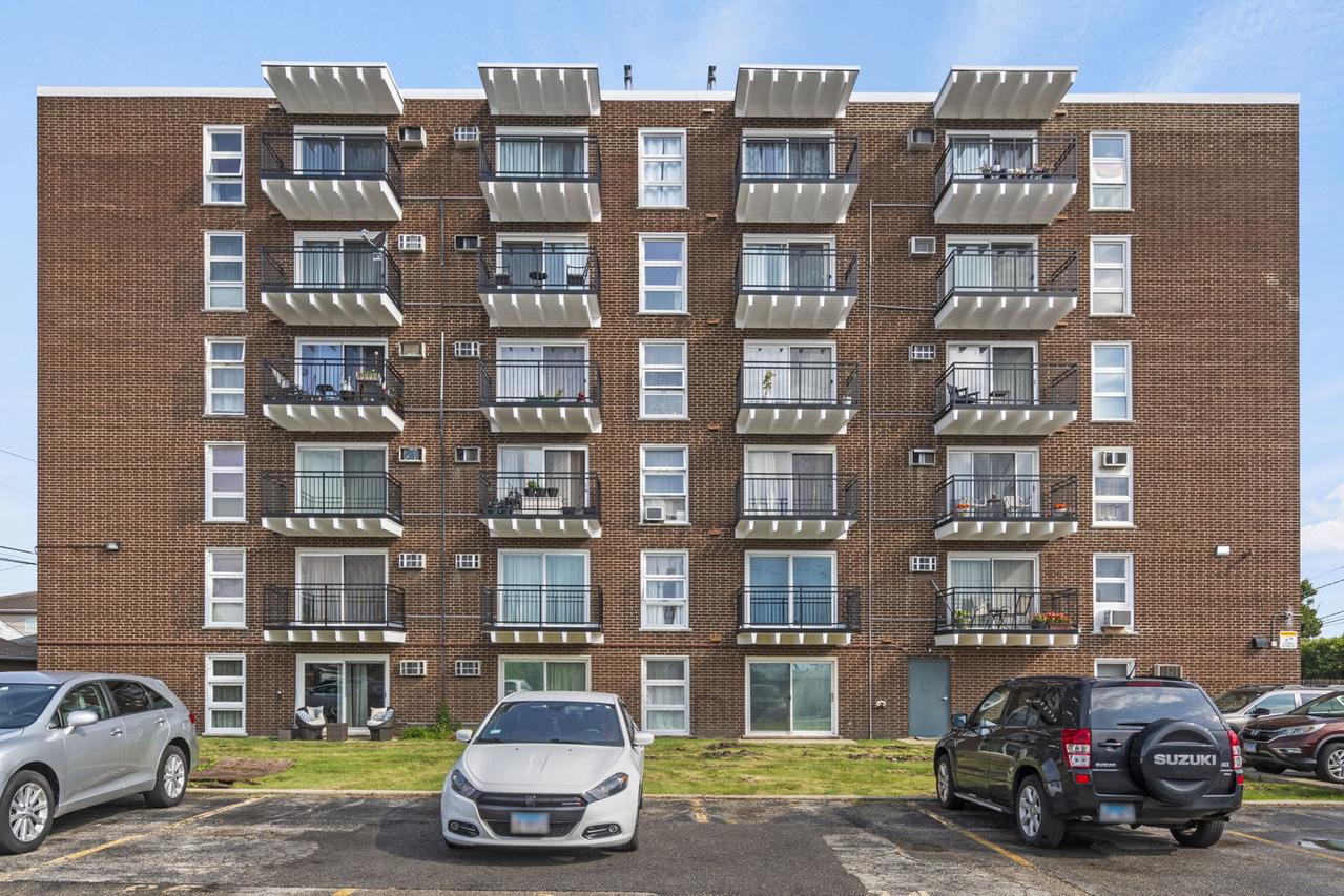 7229 W Higgins Ave. #105, Chicago, IL 60656
