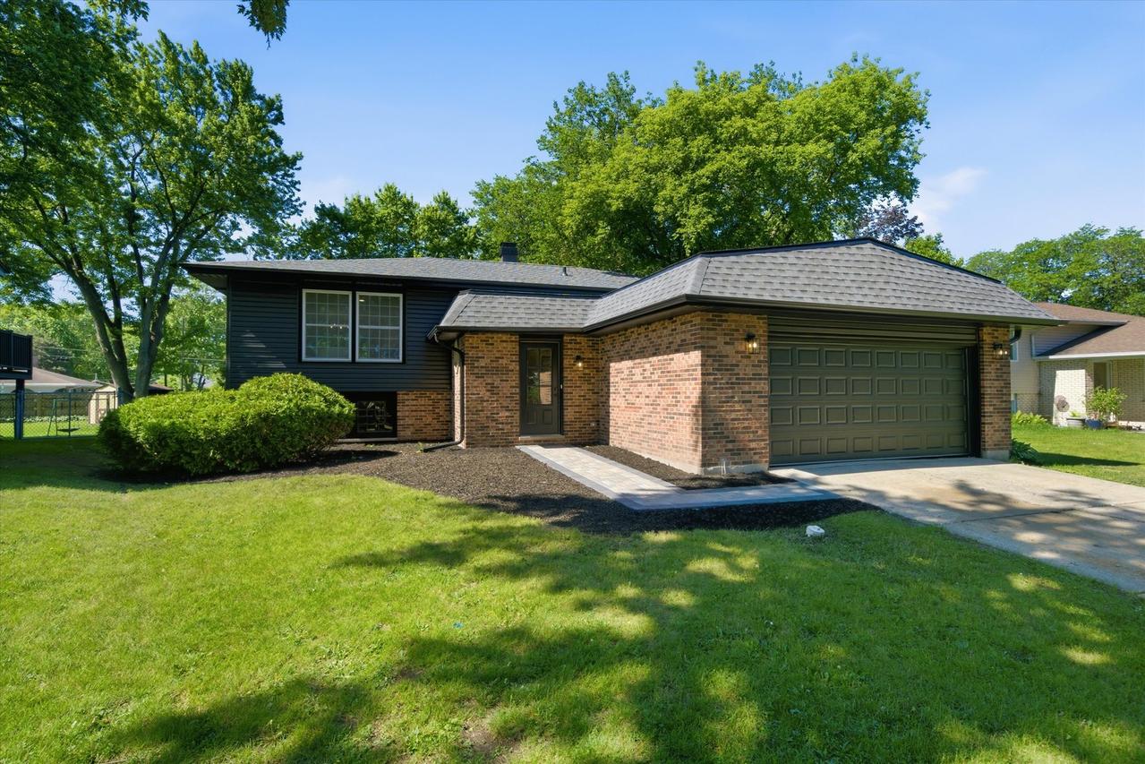 34 Berkshire Dr., Wheeling, IL 60090