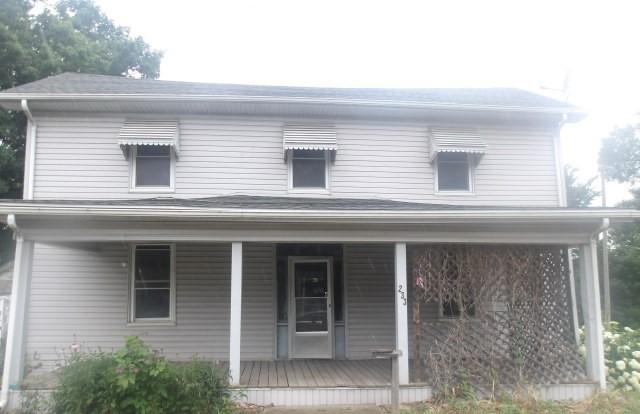 233 Buena Vista St., Paris, IL 61944