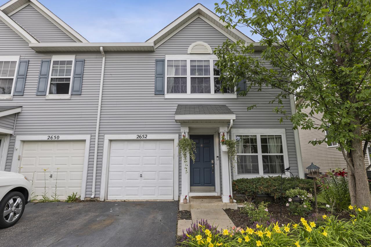 2652 Cesario Dr., Hampshire, IL 60140
